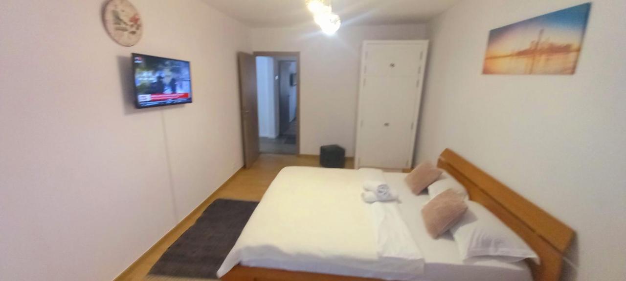 33 Coquette Apartment Baia Mare Extérieur photo