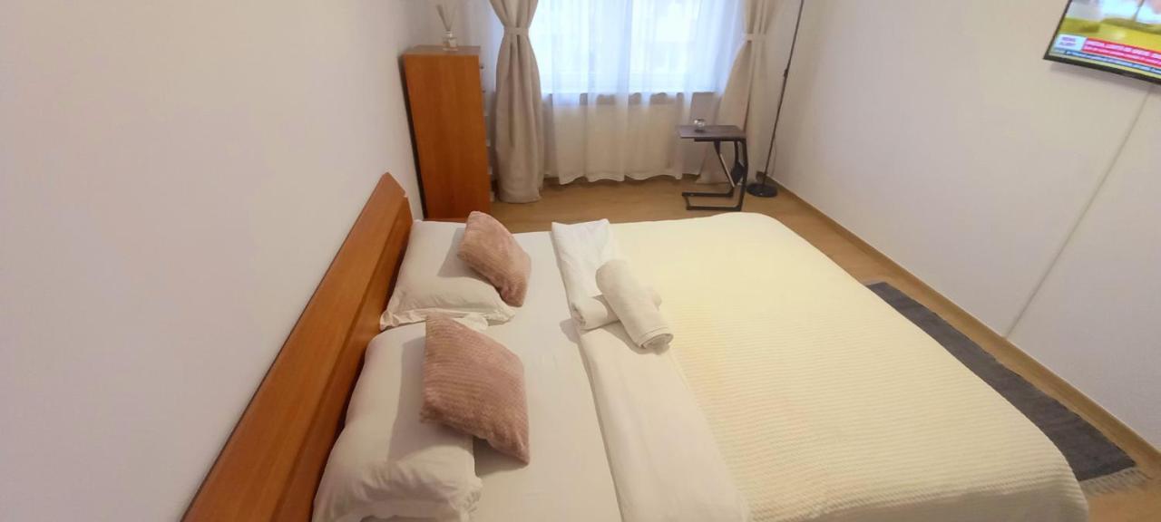 33 Coquette Apartment Baia Mare Extérieur photo