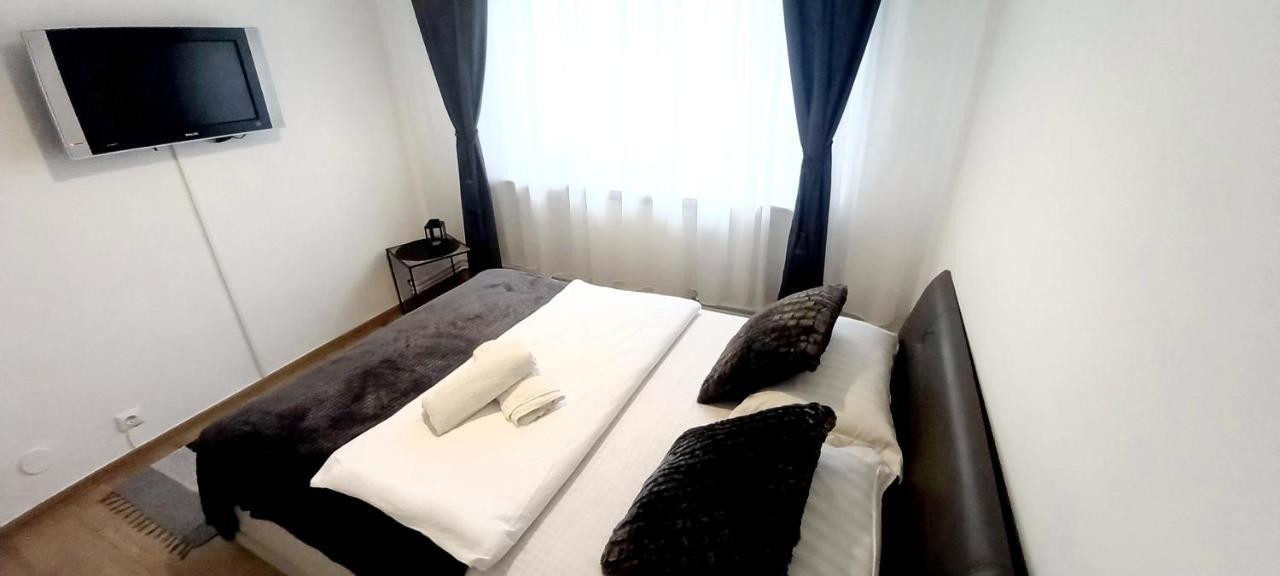 33 Coquette Apartment Baia Mare Extérieur photo