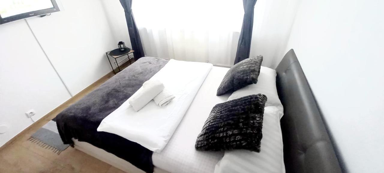 33 Coquette Apartment Baia Mare Extérieur photo